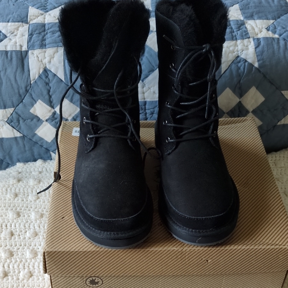NWT Women's Black Sheepskin Winter Boots